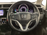 ハンドルにHondaセンシング系のクルーズコントロールやレーンキープアシストなどのスイッチと、オーディオの操作スイッチが装備されています。ハンドルから手を離さず安全に操作できます。
