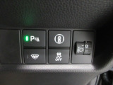 パーキングセンサーや横滑りを防ぐVSA等のスイッチ類は運転席の右側、手の届きやすい位置にあります。