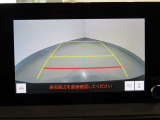 【バックモニター】後ろのカメラの映像がモニターに映し出されるので、後方の見えない死角や、障害物との距離などもしっかり安全確認することができます!