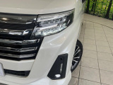 【LEDヘッドライト】悪天候や夜間走行時も良好な視界を確保し安心して運転できる高輝度LEDヘッドライトを装備!点灯速度が早く、消費電力も抑えられています。