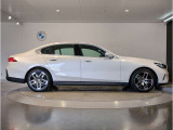 ご納車後も全国約200拠店のBMW正規ディーラーサービス工場にて保証対応いたします。お近くのBMW正規ディーラーをご案内の上、アフターメンテナンスをお受け頂けますので、安心してお乗りいただけます!!