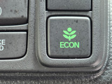 ワンタッチで省燃費走行をサポートするECONスイッチを装備。