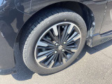 ☆お車についた傷やヘコミ、事故の修理もハヤシにお任せください。自社鈑金工場で修理ができますの安心です☆