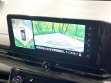 【アラウンドビューモニター】専用のカメラにより、上から見下ろしたような視点で360度クルマの周囲を確認することができます☆死角部分も確認しやすく、狭い場所での切り返しや駐車もスムーズに行えます。