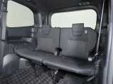 便利な5:5分割可倒式シートです。収納と乗車人数のバランスに優れています♪荷物の大きさに応じたラゲージスペースをフレキシブルに作り出せるので、シーンに応じた使い方ができます♪