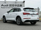 Audiのリヤディフューザーは、車両の後方での空気の流れを整え、乱流を減少させることで、走行安定性を向上させます。またスポーティで洗練された外観を提供し、全体のスタイルに一体感を持たせます。