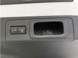 後ろが狭くてもサッと積める。途中で止められる安心のバックドア。後ろの駐車スペースが狭い時に重宝しますよ♪