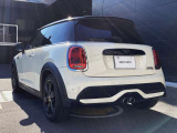 長期にわたる保証を実現。2年間のMINI NEXT保証と延長保証(別途費用)を合わせて最大4年間の保証。万一の故障に長期に備えることができ、ご安心してお乗り頂けます。(NEXT1年は1年距離無制限)