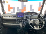 インパネ全体:視界が開けて前が見やすい設計です!安全に運転できます!