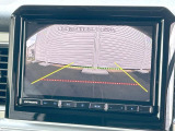 【バックカメラ】駐車時に後方がリアルタイム映像で確認できます。大型商業施設や立体駐車場での駐車時や、夜間のバック時に大活躍!運転スキルに関わらず、今や必須となった装備のひとつです!