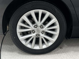 タイヤサイズは215/55R17!残り溝は5ミリ程度です!純正アルミホイール!
