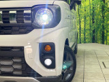 【LEDヘッドライト】悪天候や夜間走行時も良好な視界を確保し安心して運転できる高輝度LEDヘッドライトを装備!点灯速度が早く、消費電力も抑えられています。