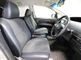 ゆったり室内で運転もしやすいです♪使い勝手の良い配置も考えられています!!