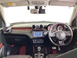 フロントガラスが大きく、ワイドな視界で運転もしやすくなるように設定されています。