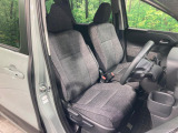 運転席シート廻りは使用感も少なく、良好な状態となっています。前オーナー様が丁寧に使っていたことがよくわかりますね。