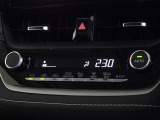 車内を快適に、オートエアコンを装備しています。