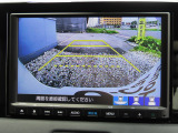 リアワイドカメラシステム!従来の視野に加えて、後方側方を約180&deg;まで見えるワイドビューと、後方を真上から見たような視野で駐車時などに便利なトップダウンビューの3つの視野があります!