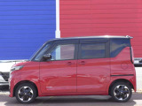 4WD+プロパイロットで高速道路のドライブにゆとりと自信の走行が可能ですね!プロパイロットなら家族の会話が弾みます。ボディカラーは美しいスパークリングレッド/ブラック2トーン(特別塗装色)です。