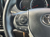 ステアリングスイッチ付きで運転中、前方から目線をそらすことなく、オーディオ等の操作が可能です!