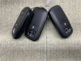 キーを取り出さずにドアを施錠&解錠。クルマの始動も可能です。(エンジンスタート付)