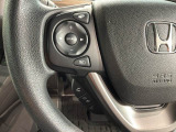 ステアリングにオーディオ操作スイッチが付いています。オーディオ画面に直接タッチしなくても操作が出来ますので、運転に集中できます。