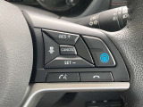 ステアリングのプロパイロットボタンで高速道路で運転のアシストをしてくれます。