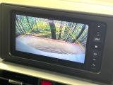 【バックカメラ】駐車時に後方がリアルタイム映像で確認できます。大型商業施設や立体駐車場での駐車時や、夜間のバック時に大活躍!運転スキルに関わらず、今や必須となった装備のひとつです!