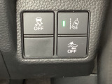 Hondaセンシング用の、VSA(ABS+TCS+横滑り抑制)解除と路外逸脱抑制機能のオンオフスイッチなどはハンドルの右側に装備しています。