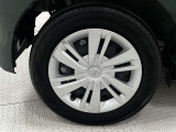 タイヤサイズは165/65R14!残り溝は6ミリ程度です!ホイールキャップに傷があります。