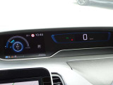 【メーターパネル】素早く車の情報が読み取れる、視認性に優れたシンプルなデザインのメーターパネルです。