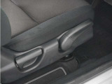 ◆シートハイトアジャスター◆運転席を上下に高さ調節ができます!運転ポジションを体格に合わせてシート調整できます。