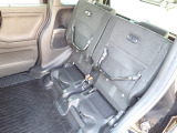 ◆チップアップ&ダイブダウン機構付【ULTR SEAT】は後席座面を左右分割で跳ね上げることができます。トランクで積載できない背の高い荷物をラクラク収納できます。ホンダ車ならではの人気装備です。