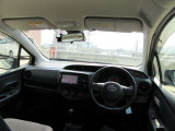 視界が広く、すっきりとした空間が運転がしやすく居心地が良い運転席です