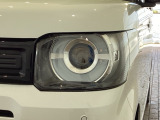LEDヘッドライトは、点灯の瞬間から最大光量を発揮し、突然暗くなるトンネルなどでの安定感を高めます。