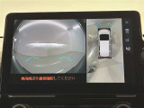 パノラミックビューモニター付きです。車両を上から見たような映像をディスプレイオーディオ画面に表示。運転席からの目視だけでは見にくい、車両周辺の状況をリアルタイムでしっかり確認できます。