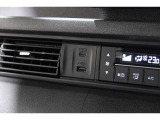 スマートフォンなどの音楽再生が可能なUSB接続ジャック装備車両です♪♪♪
