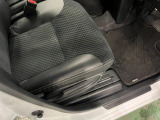 痛みの出やすい運転席シートの角、フロアマット、座面、ともに良好です