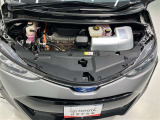 エンジンルーム普段は見えないエンジンルームですが、お手入れが大切な場所ですね。トヨタカローラ名古屋のU-Carはエンジンルームも仕上げております