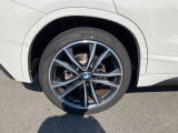 BMWの代名詞とも言えるキドニーグリル!アクティブ・エア・ストリームを採用し最先端の空力性能を実現しました。