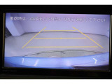 ガイドライン付のバックカメラ搭載です。車は構造上たくさんの死角がありますので、とても便利な機能ですね。あくまでサポート機能ですので常に周囲の状況に気をつけ、目視での確認が大事ですよ!