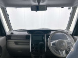落ち着いたカラーの内装で、ゆったりと運転したい方に。