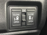 【両側パワースライドドア】スマートキーや運転席のスイッチで後席両側スライドドアの開閉が可能♪電動だから力を入れてドアを開ける必要が無く、小さなお子様でも簡単に開け閉めでき快適です♪