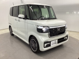 狭い駐車場でも、スライドドアならチャイルドシートへのお子さまの乗降や荷物の積載もスムーズ。