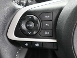 ステアリングスイッチ付き。手を離さずにさまざまな操作が可能です。