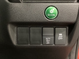 ハンドルの右側には安全装備の、VSA(ABS+TCS+横滑り抑制)の解除スイッチがついています。燃費に役立つECONボタンもここです。