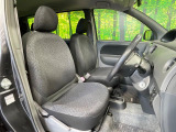運転席まわりには十分なスペースがあり、大柄な方でもゆったり運転していただける環境です。