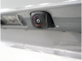 バックカメラが付いているので後方確認が非常にしやすいです。今や運転初心者も熟練者も必須装備!ついていて損はないですね♪