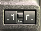 【両側パワースライドドア】スマートキーや運転席のスイッチで後席両側スライドドアの開閉が可能♪電動だから力を入れてドアを開ける必要が無く、小さなお子様でも簡単に開け閉めでき快適です♪