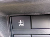 左側オートスライドドアです。運転席からでもスイッチひとつで開閉できるので、便利ですよ