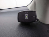 コーナーセンサーを車の前後に装備。障害物までの距離に応じて警告音を変えてお知らせ。縦列駐車時や駐車場・車庫などでの取り回しをサポートします。詳細は販売店スタッフまでおたずねください。